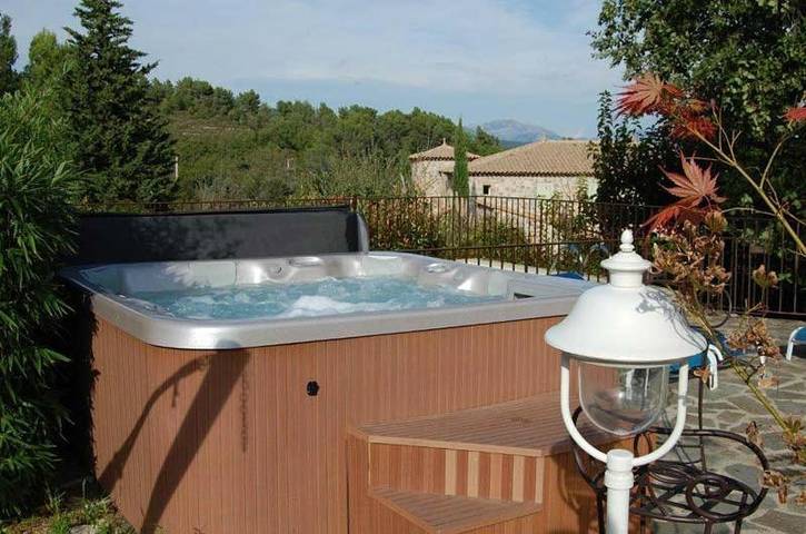 Gîte pour 6 personnes, avec vue ainsi que piscine et jardin à Seillans - 3