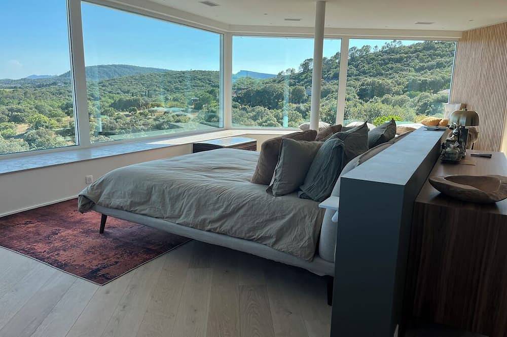 Villa contemporaine avec vue panoramique sur le Pic Saint Loup in Corconne, Région du Vigan