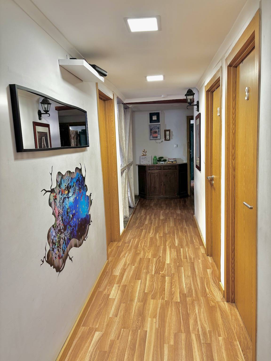 Entire apartment, Charming Lisboa Room to Rent with Shared Facilities in Encarnação, Lisbon