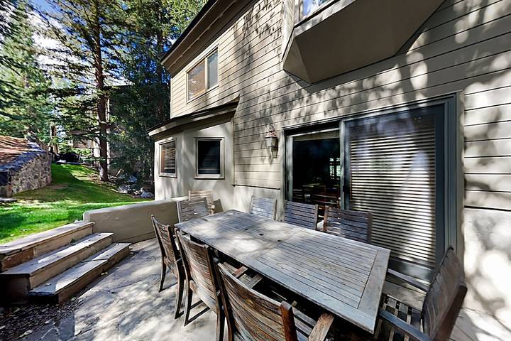 Vacation house for 10 people, with balcony and pool as well as yard in Vail