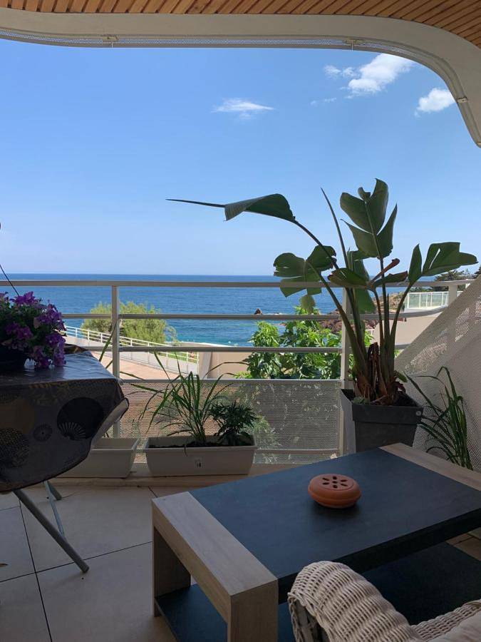 Appartement de vacances pour 2 personnes, avec jardin et piscine ainsi que balcon et vue