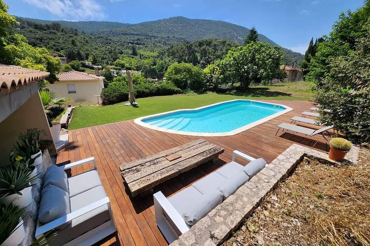 Villa pour 8 personnes, avec terrasse et jardin