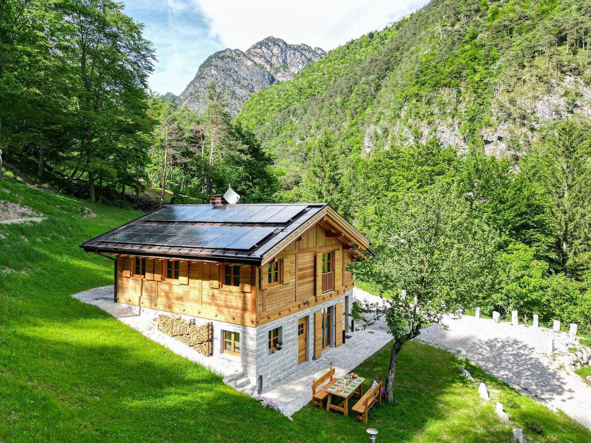 Three-Bedroom Chalet in Roma, Provincia di Roma