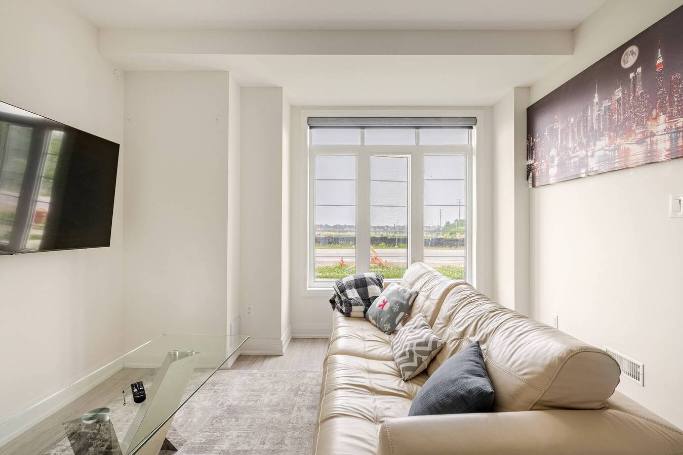 Entire apartment, At The Residence, Your comfort is our culture in Oakville, Lake Ontario (Canada)