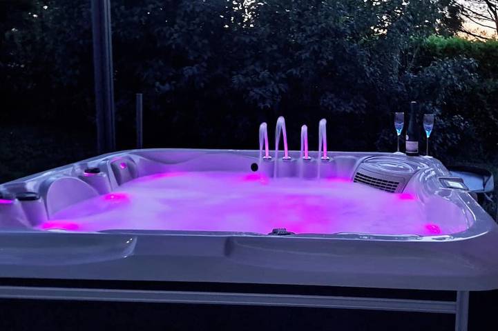 Location de vacances pour 4 personnes, avec jacuzzi et jardin à Chatuzange-le-Goubet