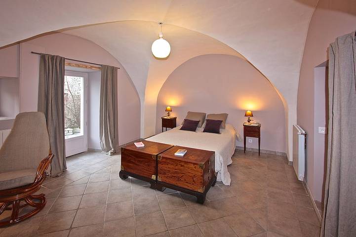 Gîte pour 10 personnes, avec jardin à Pompignan - 2