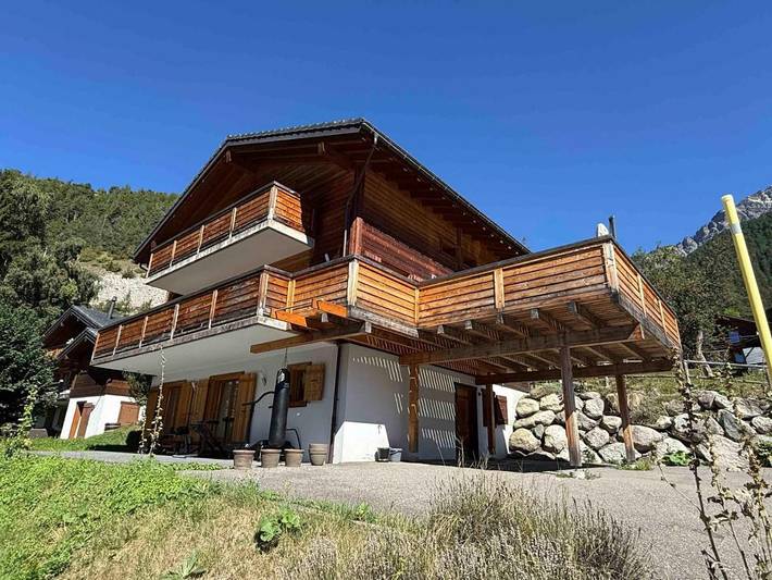 Gîte pour 10 personnes, avec jardin et vue dans Levron
