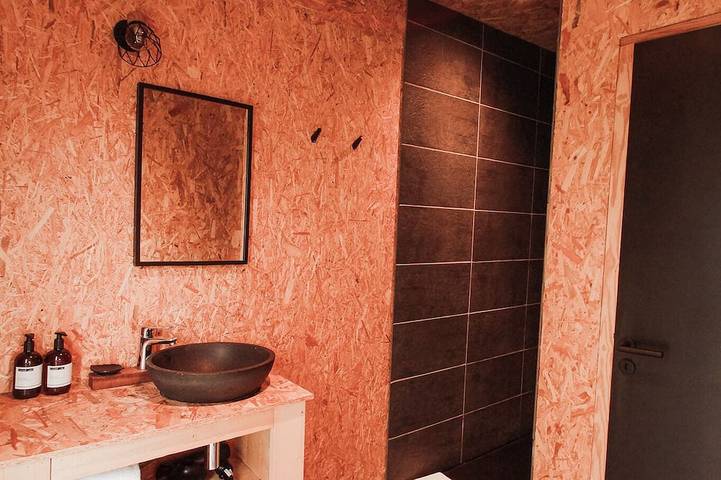 Gîte pour 2 personnes, avec jardin ainsi que terrasse et piscine à Saint-Quentin-en-Tourmont - 4