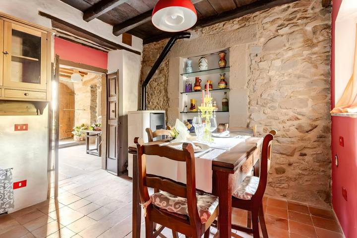 Casa medievale in pietra nella Garfagnana in San Romano in Garfagnana, Garfagnana