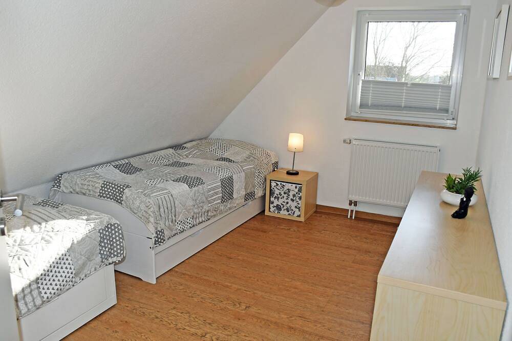 Ganze Wohnung, Ferienwohnungen in Lipsitz auf Rügen - Ferienwohnung Rapsblüte mit Kamin und in Thesenvitz, Bergen auf Rügen
