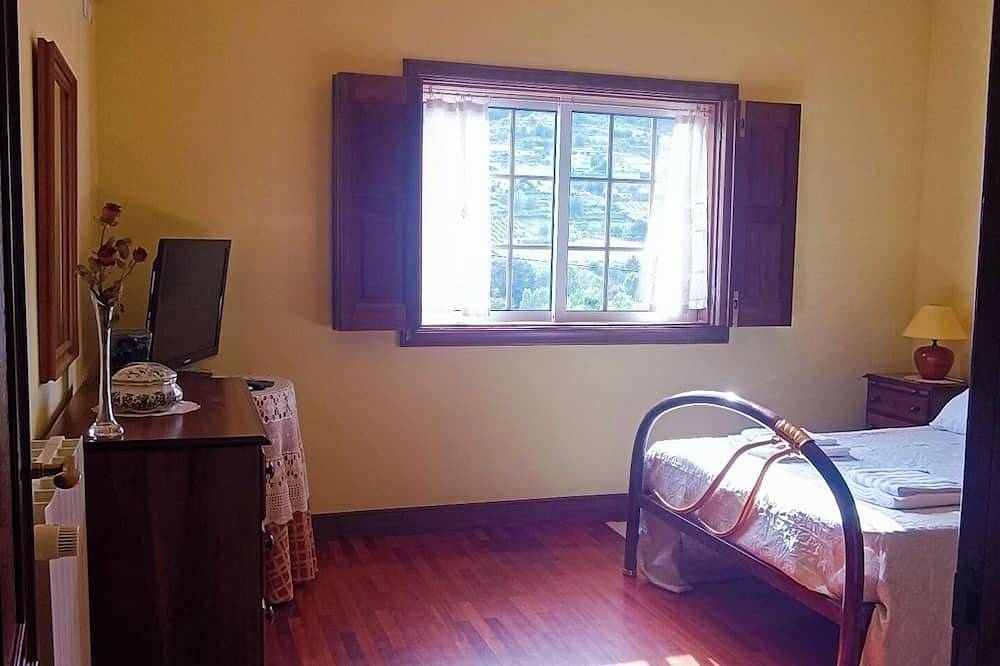 Cozy vacation home ideal for families with outdoor area and games room in Baião, Douro-Tal