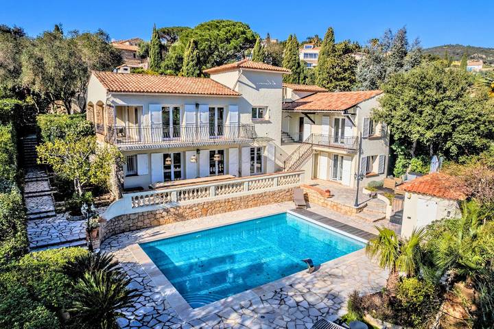 Gîte pour 10 personnes, avec piscine