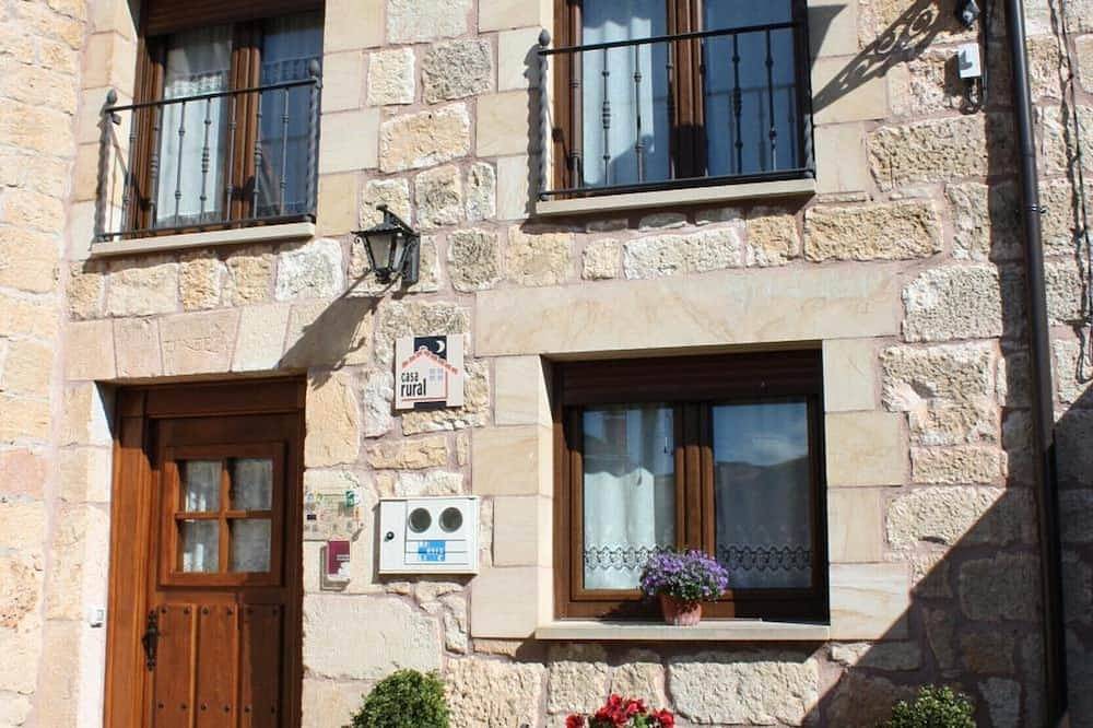 Casa Rural 'La Cabaña' con Vistas a la Montaña y Wi-Fi in Mozoncillo de Juarros, Ibeas de Juarros