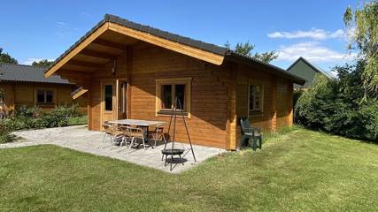 Chalet für 6 Personen, mit Terrasse und Balkon/Terrasse in Zeeland