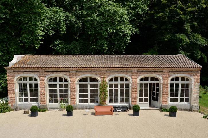 Chambre d’hôte pour 2 personnes, avec terrasse et jardin ainsi que vue et piscine à Meursanges