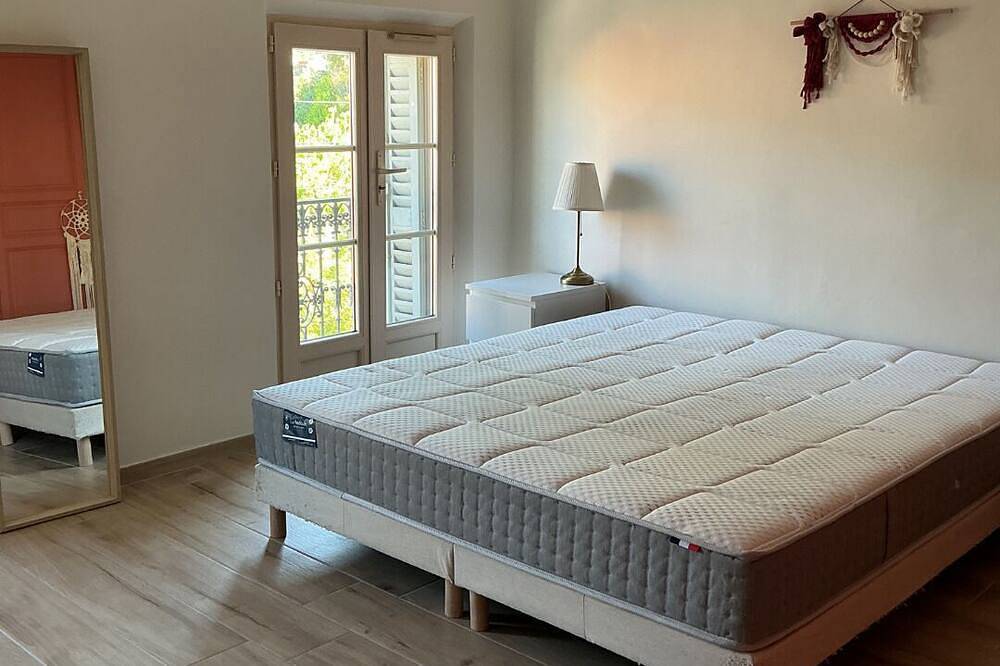 Appartement entier, Appartement de charme - Vue collines - 30min Lac de Ste Croix - Animaux acceptés in Salernes, Région de Draguignan