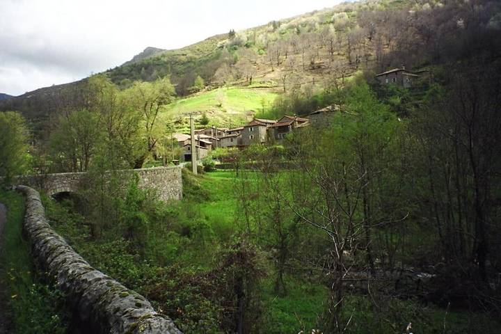Location de vacances pour 9 personnes, avec jardin à Antraigues-sur-Volane - 3
