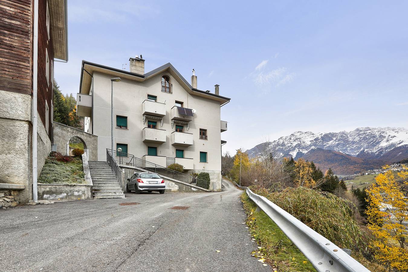 Entire apartment, Apartment 'Le Sorgenti' with Mountain View, Shared Garden and Balcony in Cepina, Valdisotto