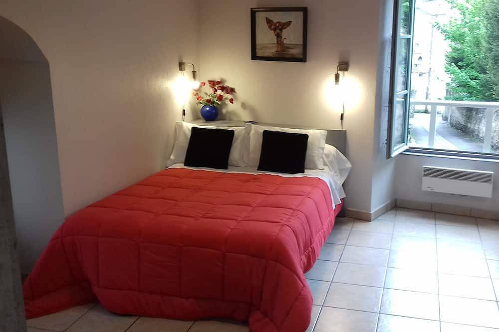 Apartamento entero, El pequeño dique al pie de la roca Aiguilhe in Aiguilhe, Macizo Central
