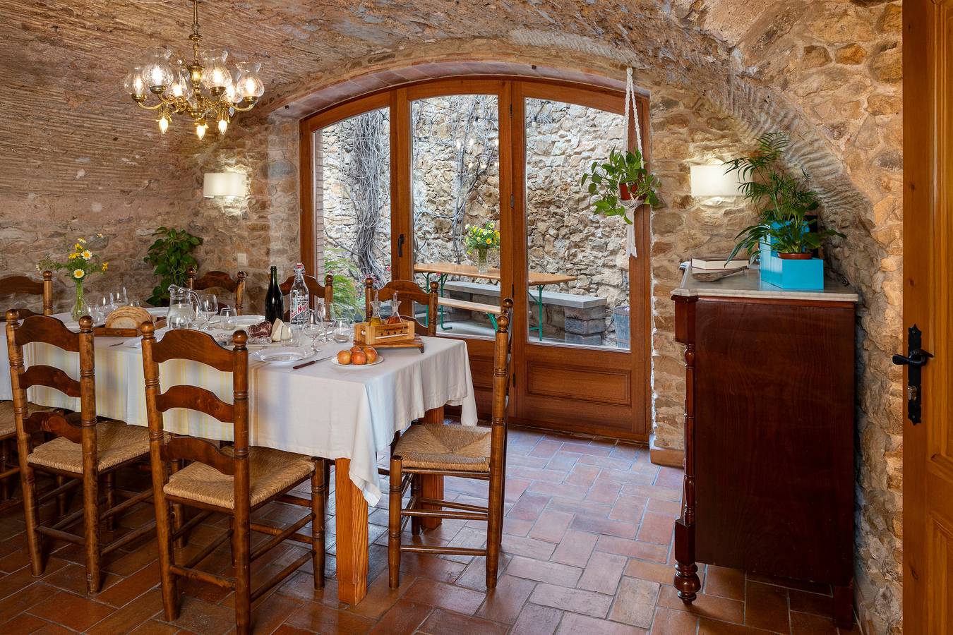 Farmhouse "Can Nentia" with Mountain View, Pool & Wi-Fi in Fonteta, Forallac