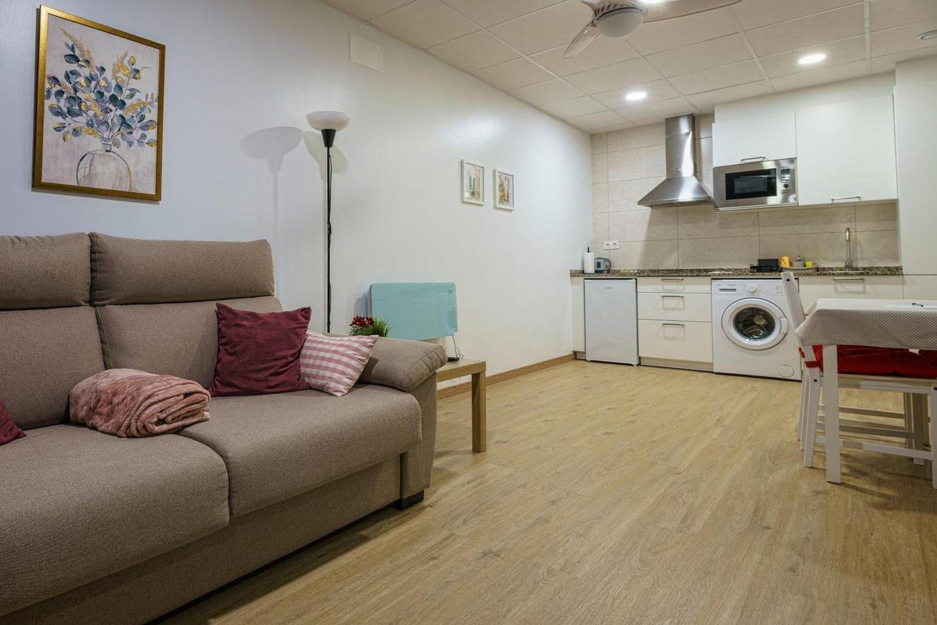 Appartamento intero, Sophie Apartamentos 'Mediano' con terrazza privata e Wi-Fi in Burela, A Mariña Lucense