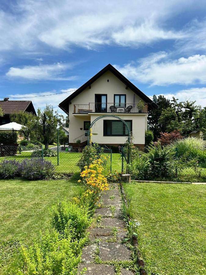 Ferienhaus für 8 Personen, mit Garten und Ausblick, mit Haustier am Wörthersee