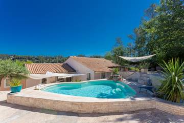 Gîte pour 6 personnes, avec jardin à Le Thoronet