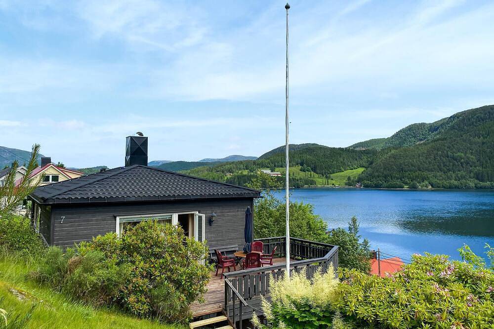 4 bedroom amazing home in Valsøyfjord in Halsa, Nördliches Fjordnorwegen
