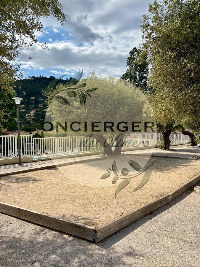 Appartement entier, Two-Bedroom Apartment in Solliès-Toucas, Côte méditerranéenne (France)