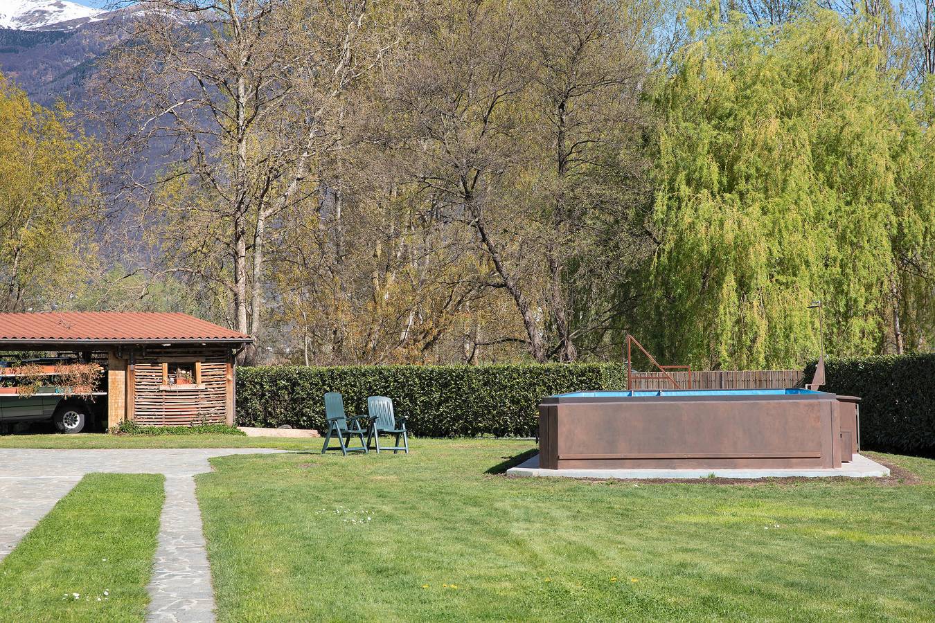 Entire apartment, Apartment 'Casa Letizia' with Private Pool, Private Terrace and Wi-Fi in Colico, Alpi Orobie Occidentali