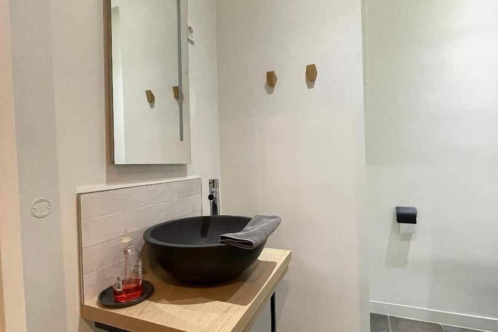 Entire apartment, Functional 2-room apartment a stone's throw from the Mairie de Montrouge metro station. in Montrouge, Hauts-de-Seine