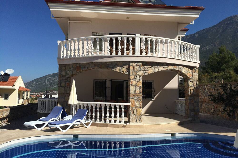 Freistehende Villa mit privatem Pool und herrlichem Bergblick in Fethiye, Türkische Ägäis