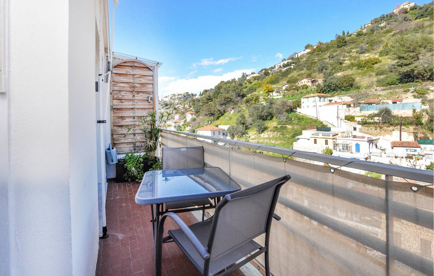 Appartement de vacances entier, Appartement en bord de mer avec terrasse et Internet - 1,5 km de la plage in Nice, Région De Nice