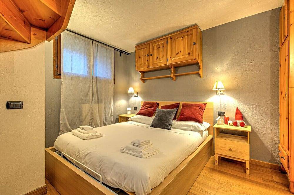 Appartamento intero, Casa Julie- Centralissimo Bilocale con giardino in Courmayeur, Alpi Pennine