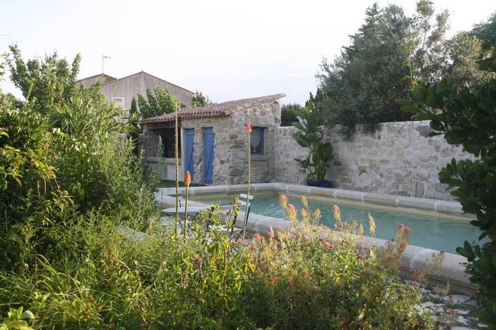 Location de vacances pour 2 personnes, avec jardin ainsi que vue et piscine à Nissan-lez-Enserune - 2