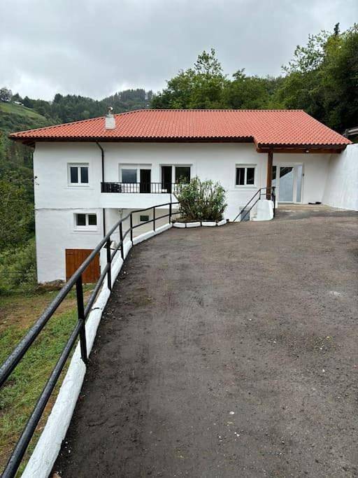 Apartamento de vacaciones para 6 personas, con jardín además de terraza y vistas en Debabarrena - 3