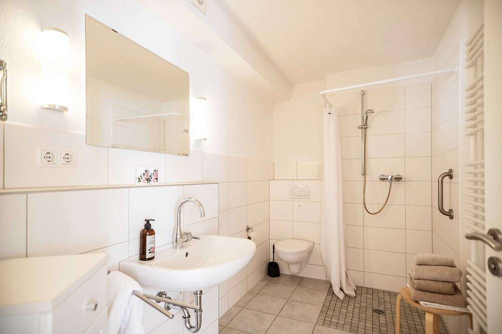 Ganze Wohnung, 02 Rosenkavalier ist barrierefrei und für Rollstühle geeignet in Krummsee, Malente