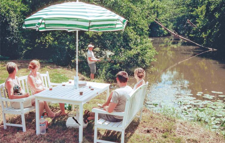 Riverside Retreat mit Parkplatz, TV, Pool & Garten in Ardentes, Châteauroux und Umgebung