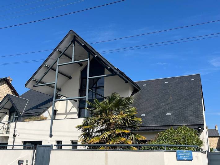 Bed and Breakfast 'Chambre Black and White' with Shared Terrace, Balcony and Wi-Fi in Caen, Caen Området