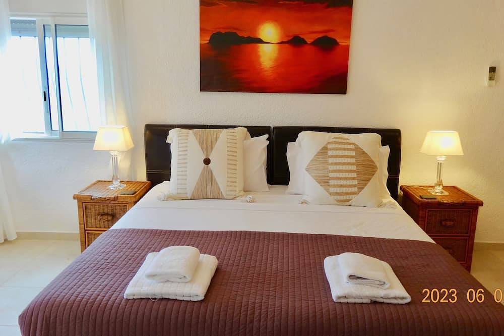 Superbe villa rénovée de 3 chambres, piscine privée, clim, wi-fi 300mb, parking in Pedreguer, Costa Blanca