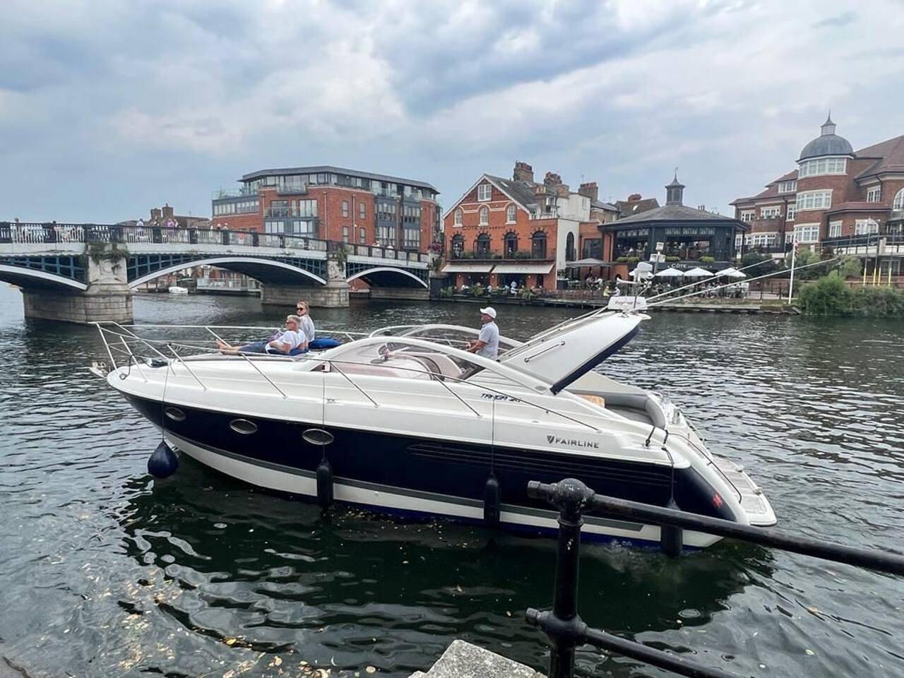 Apartamento vacacional entero, Romantic 3Beds Yacht Escape on Thames in Berkshire