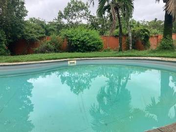 Gîte pour 2 personnes, avec jardin et piscine ainsi que terrasse et vue à Remire-Montjoly