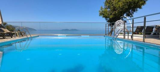 Gîte pour 2 personnes, avec jardin et balcon ainsi que vue et piscine dans Vlorë
