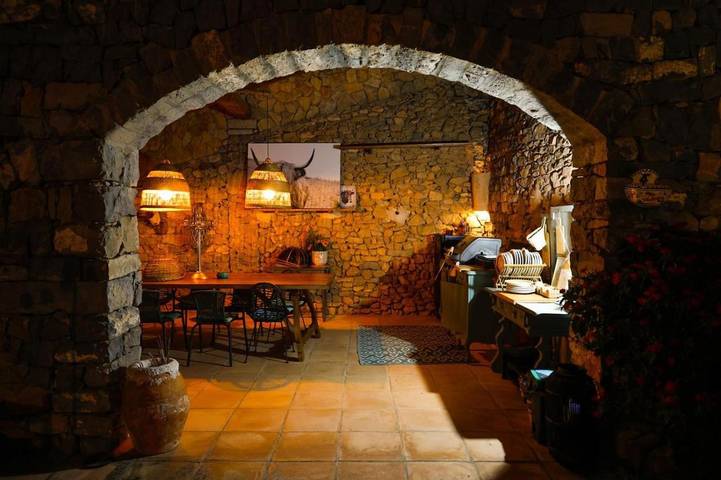 Casa rural para 10 personas, con piscina además de terraza y vistas, Se admiten mascotas en Alcublas