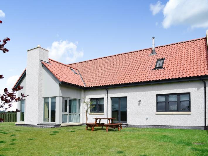 Log cabin for 6 people, with garden in Falkirk