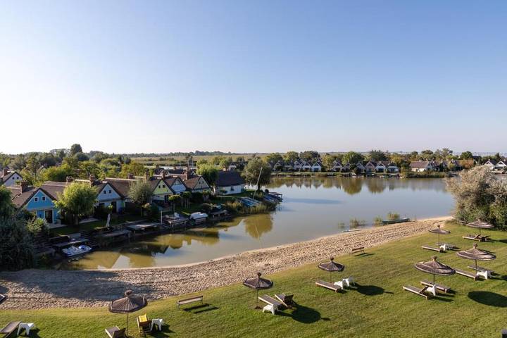 Ferienwohnung für 5 Personen, mit Balkon und Terrasse sowie Garten und Seeblick in Seewinkel