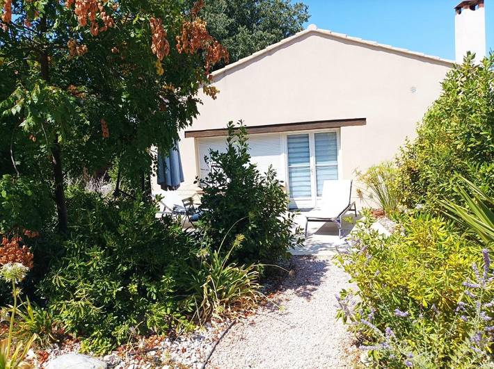 Gîte pour 2 personnes, avec vue et jardin, animaux acceptés à Châteauneuf-de-Gadagne - 2