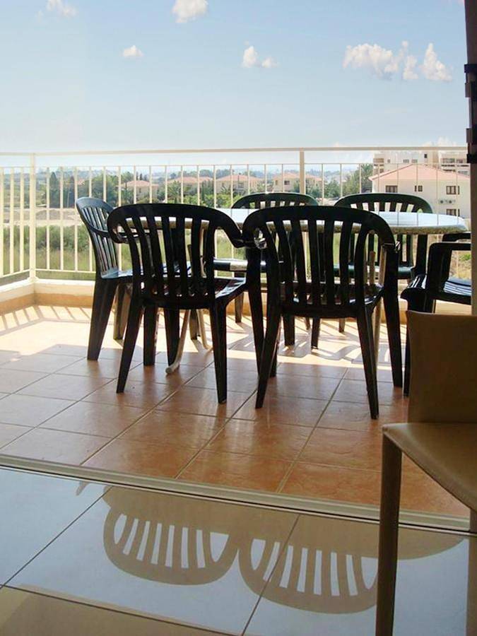 Gîte pour 4 personnes, avec terrasse ainsi que jardin et piscine dans Oróklini - 3