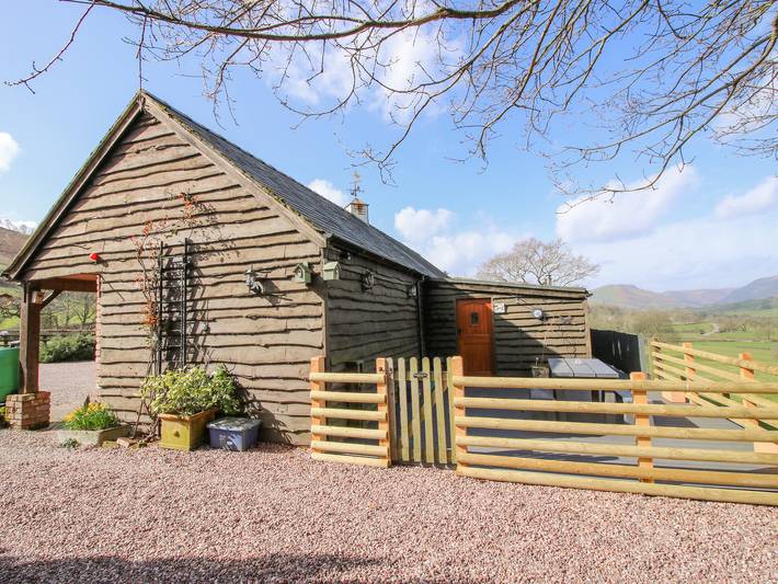 Log cabin for 2 people, with garden in Mid-Wales
