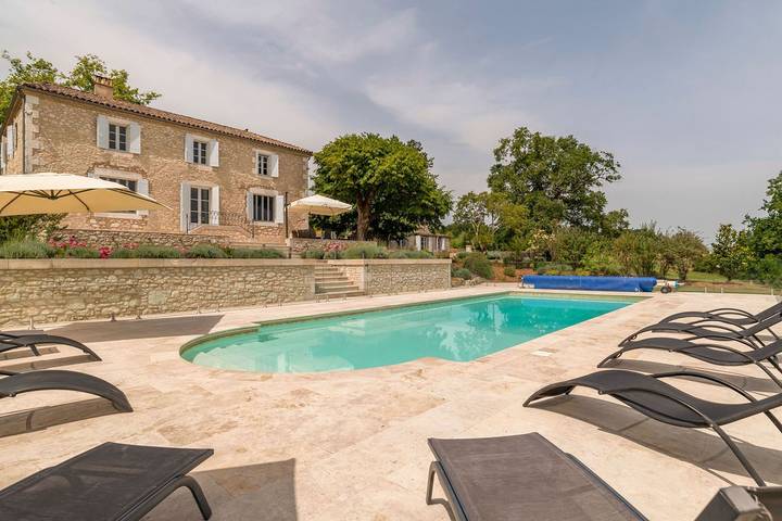 Location de vacances pour 14 personnes, avec terrasse et jardin à Saint-Capraise-d'Eymet